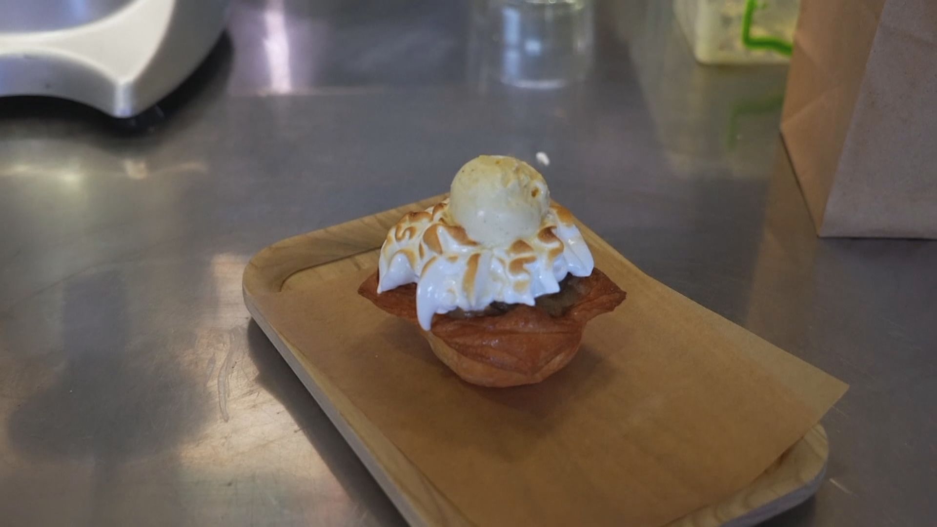 【環球薈報】烏克蘭麵包店推出「約翰遜」蛋糕　感謝他對烏克蘭的援助