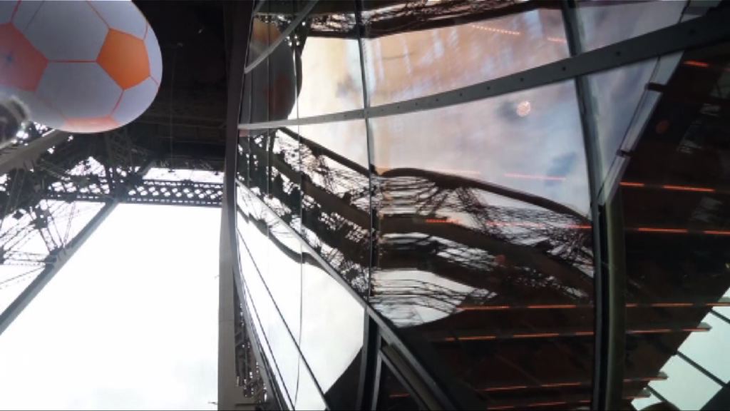 【環球薈報】圍上玻璃牆的巴黎艾菲爾鐵塔