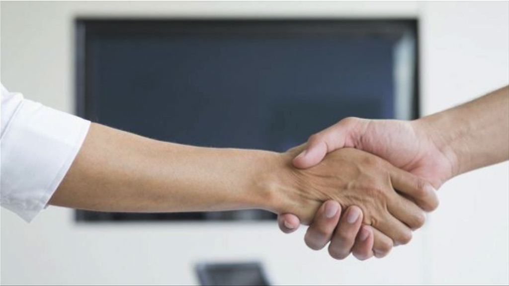 【環球薈報】穆斯林不獲豁免　需與老師握手