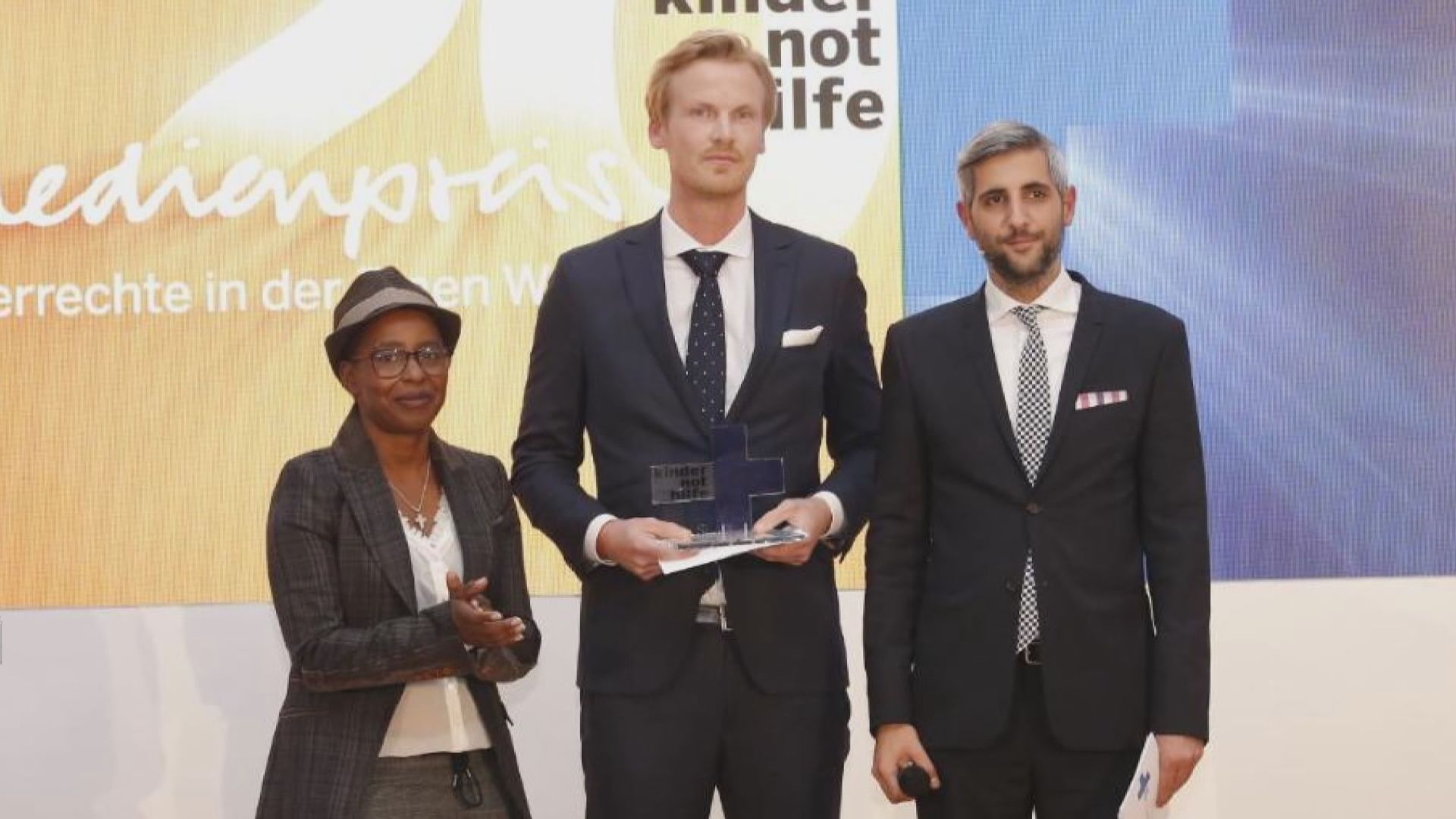 《明鏡》獲獎記者承認虛構報道