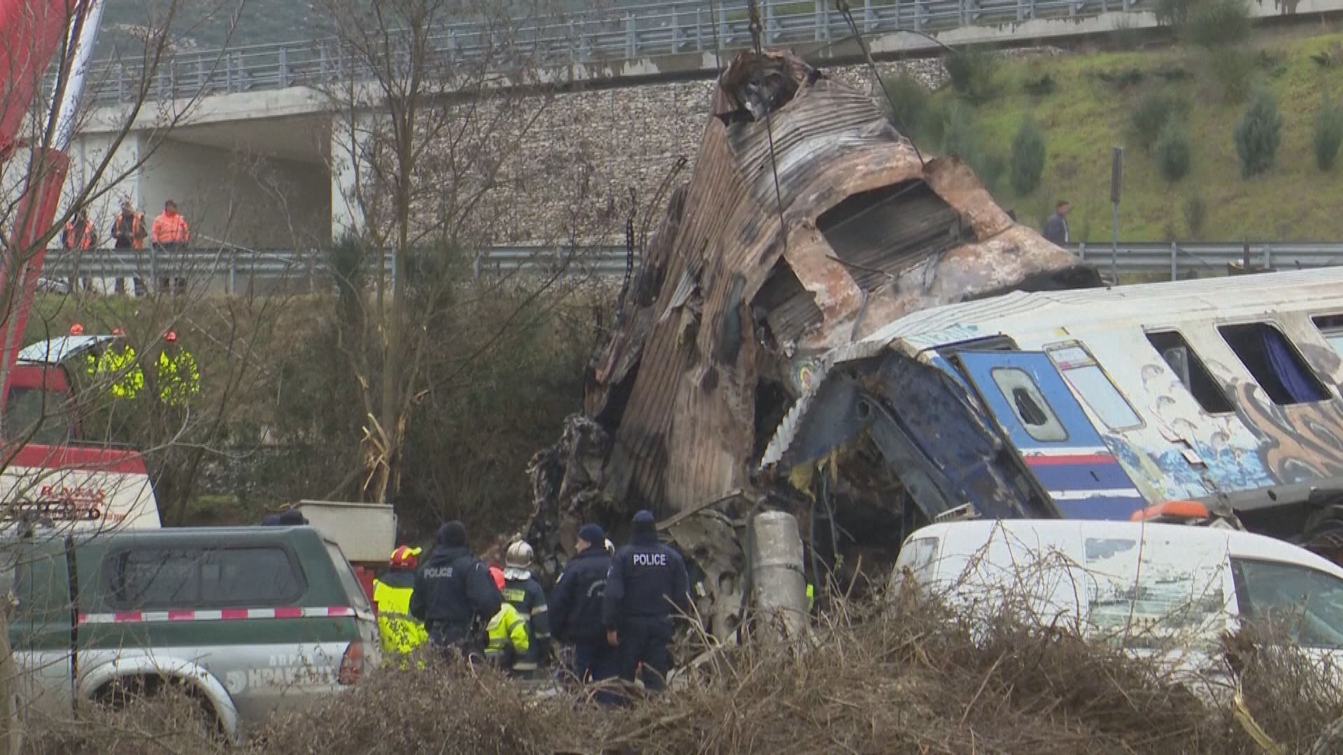 希臘有民眾上街　要求徹查列車相撞事故