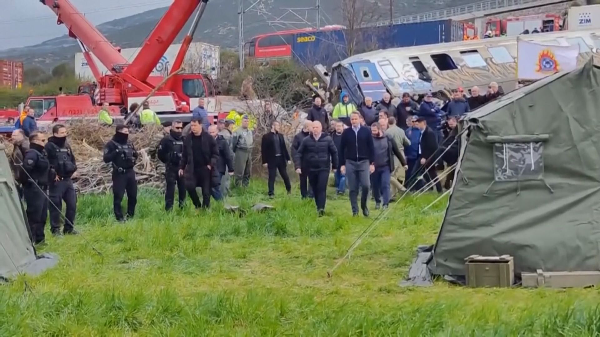 希臘中部列車相撞多人死傷　交通部長請辭