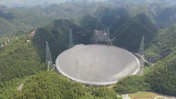 登觀景台一覽「中國天眼」全貌　禁帶手機等電子產品防電波干擾