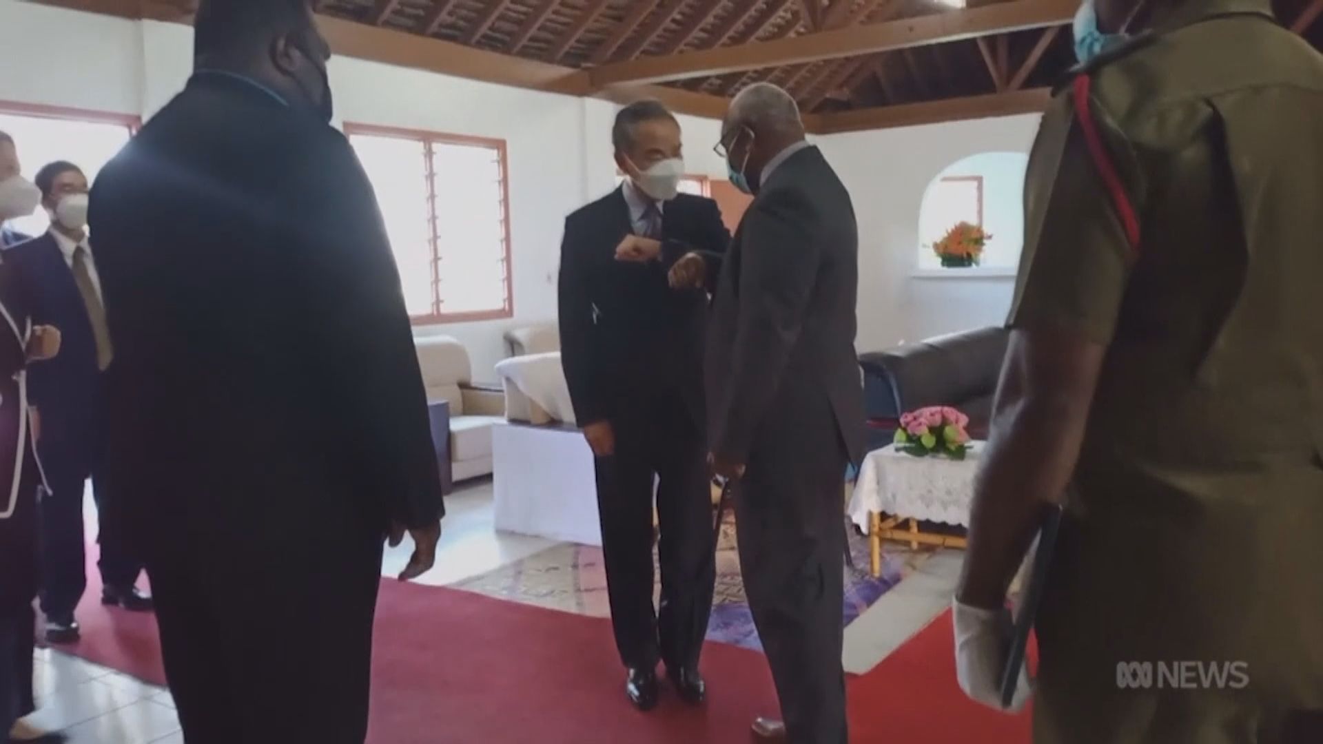 王毅轉抵巴布亞新幾內亞訪問