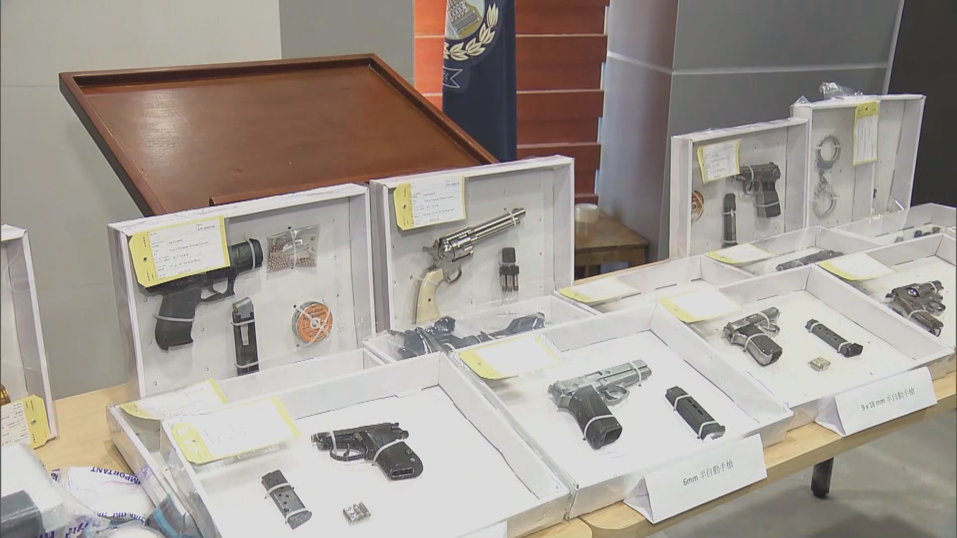 警方深水埗拘越南籍男子　檢三把自動手槍及毒品等