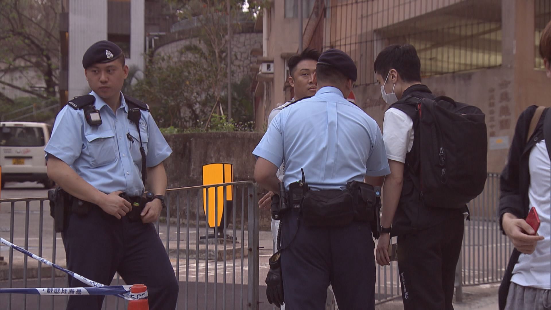 西環女途人疑遭氣槍射中額頭傷