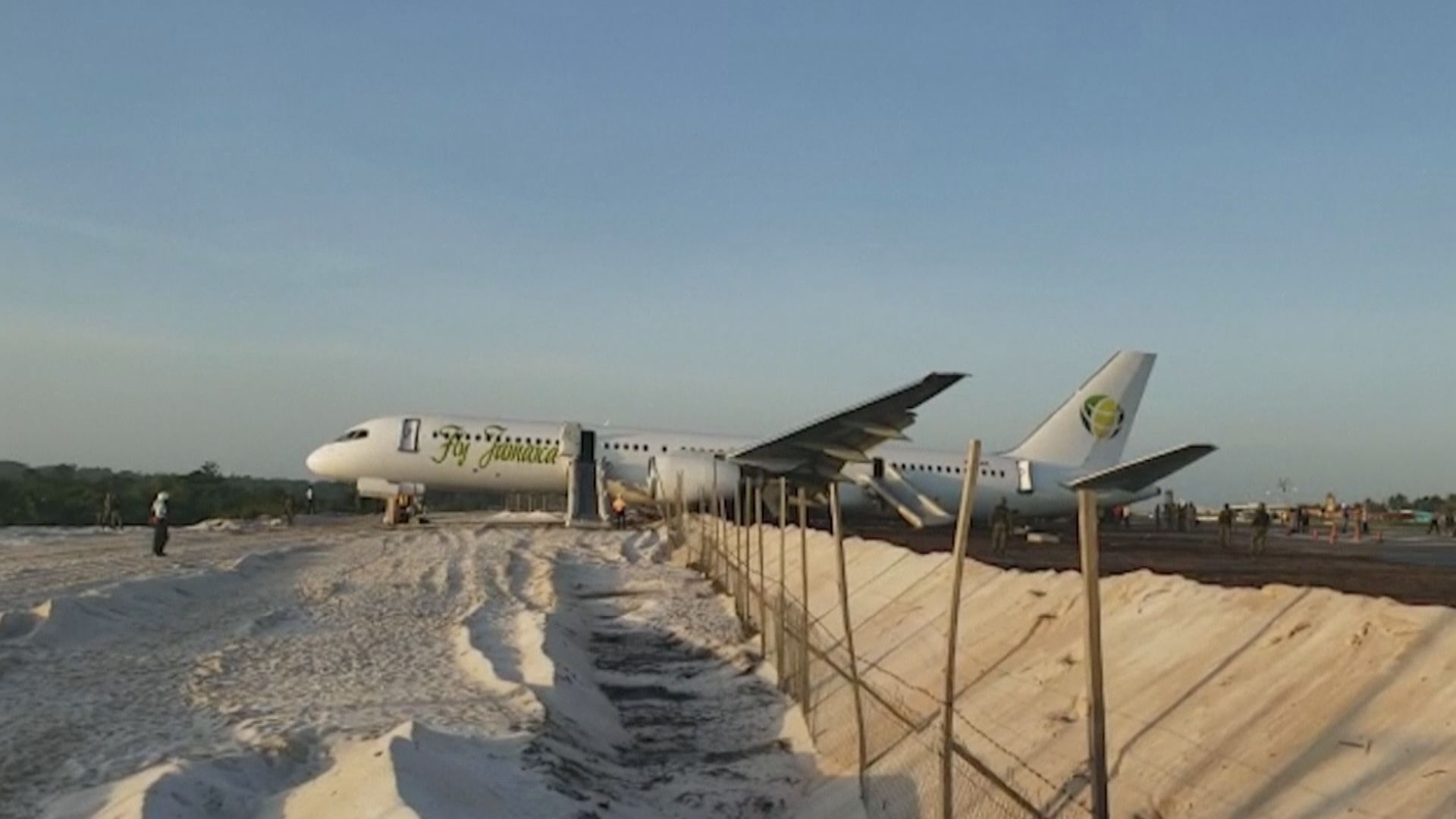 牙買加飛天航空客機緊急降落六人傷