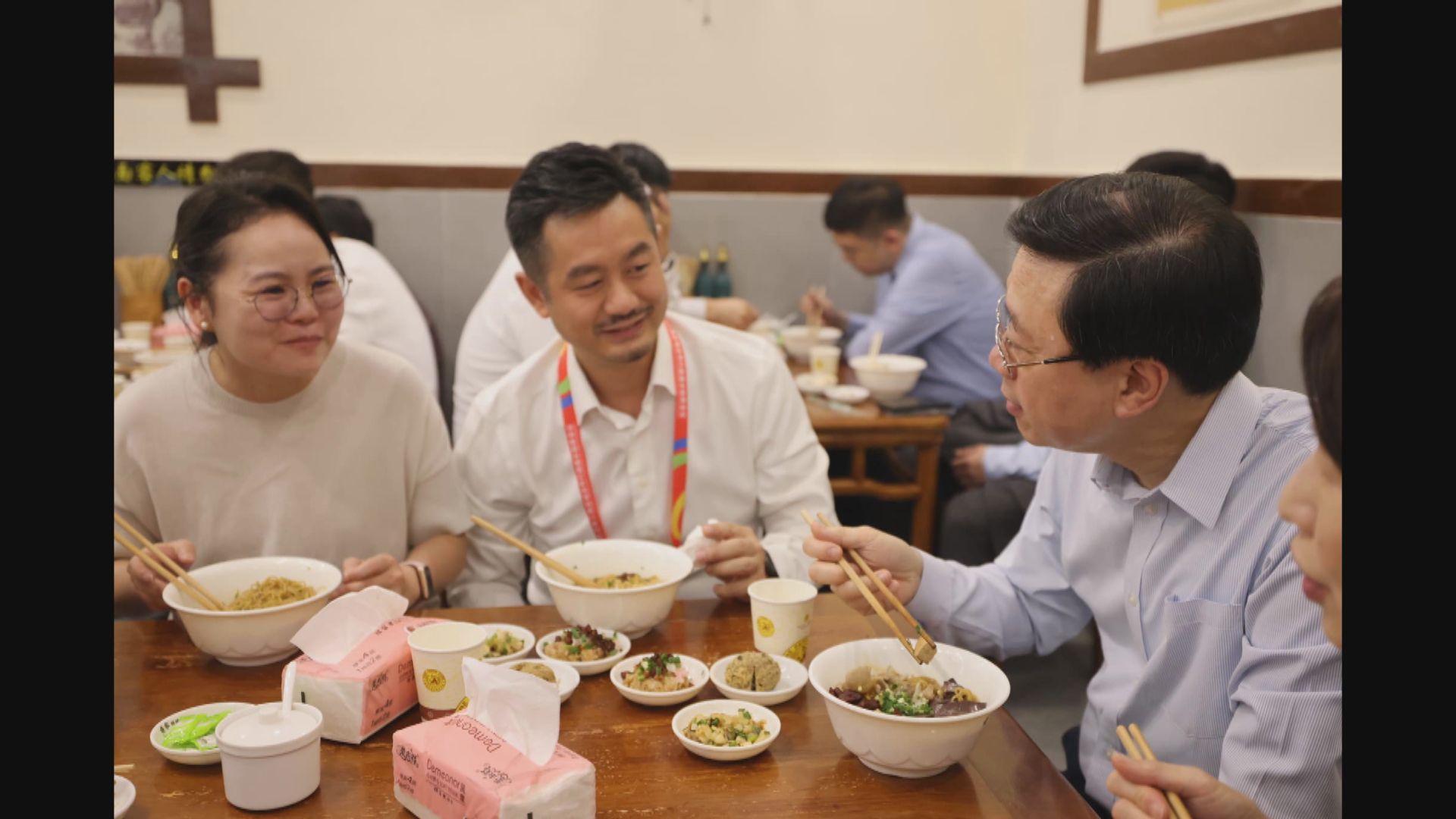 李家超展開貴州訪問行程 到當地老字號品嚐腸旺麵