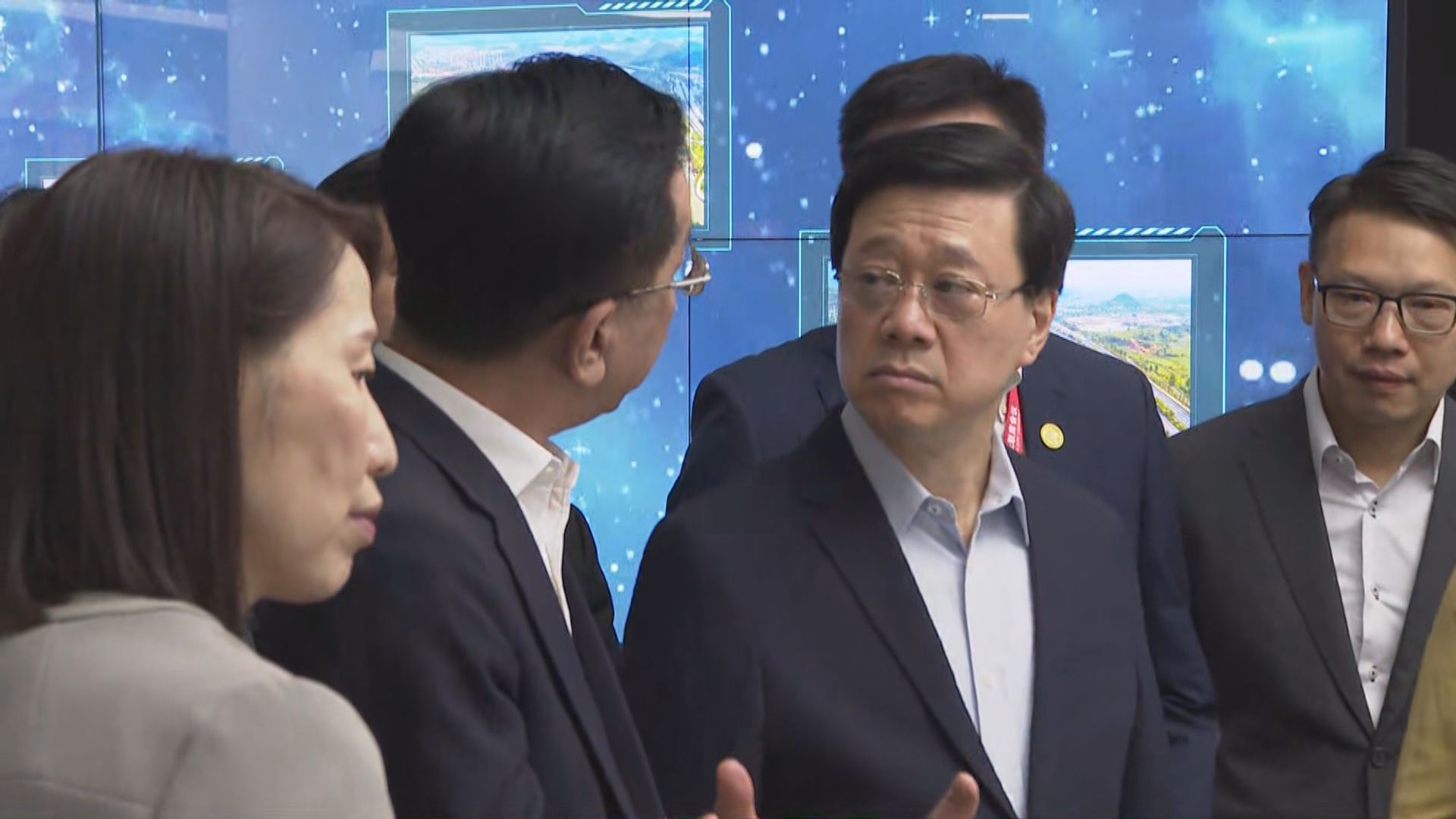 李家超到貴州參觀國家大數據交流體驗中心