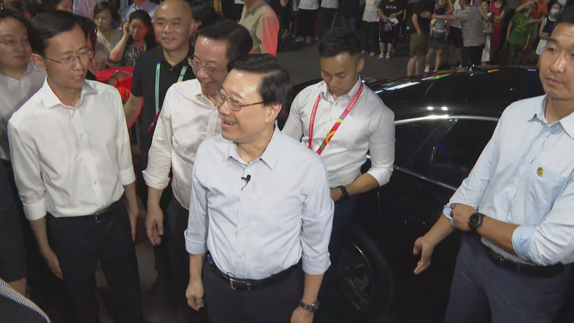 李家超到訪貴陽特色商業街區青雲市集