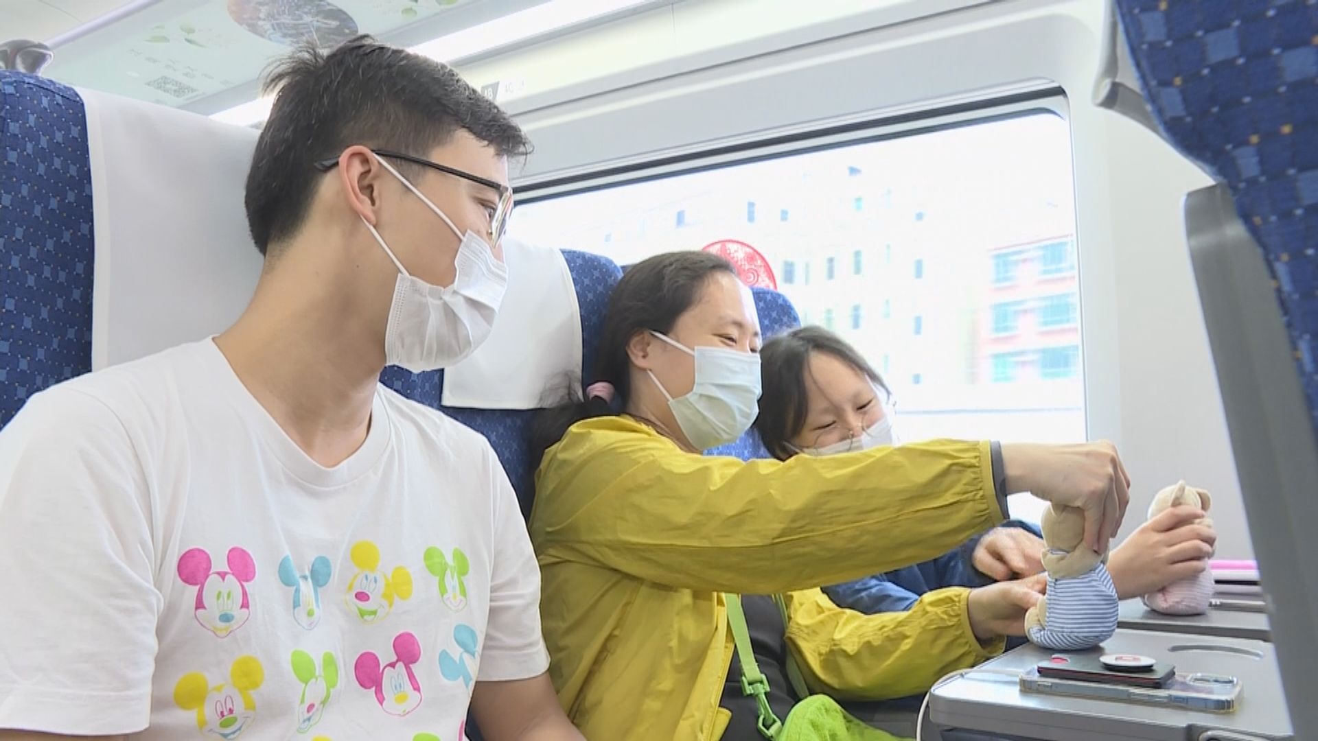 廣州客坐高鐵抵港直奔主題樂園