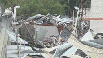 鐘落潭鎮多條村受災 消防人員瓦礫中搜索