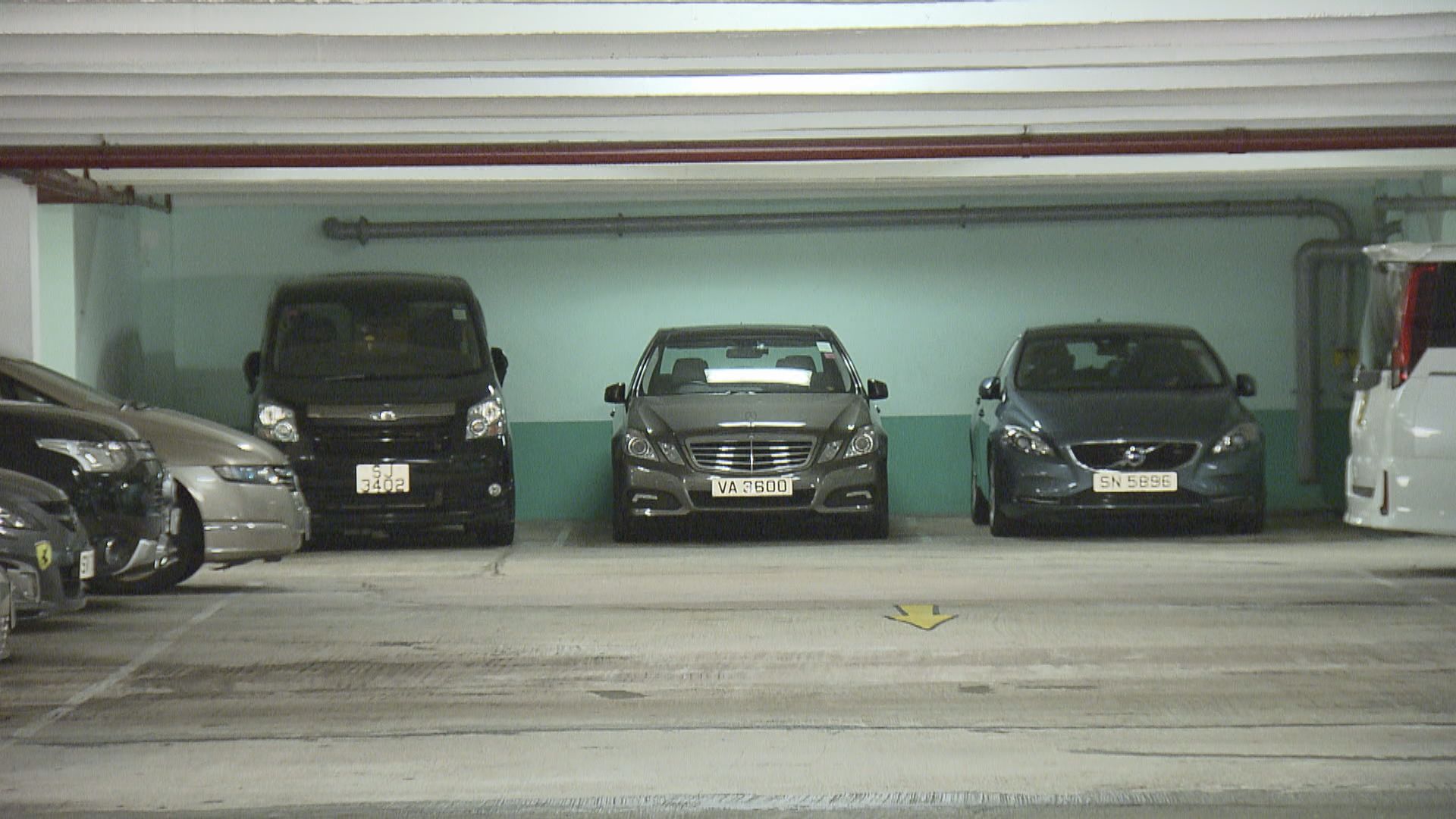 房委會停車場收費凍租一年