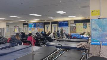 公立醫院急症室一度輪候逾8小時 盧寵茂：有機制助急症室分流管理