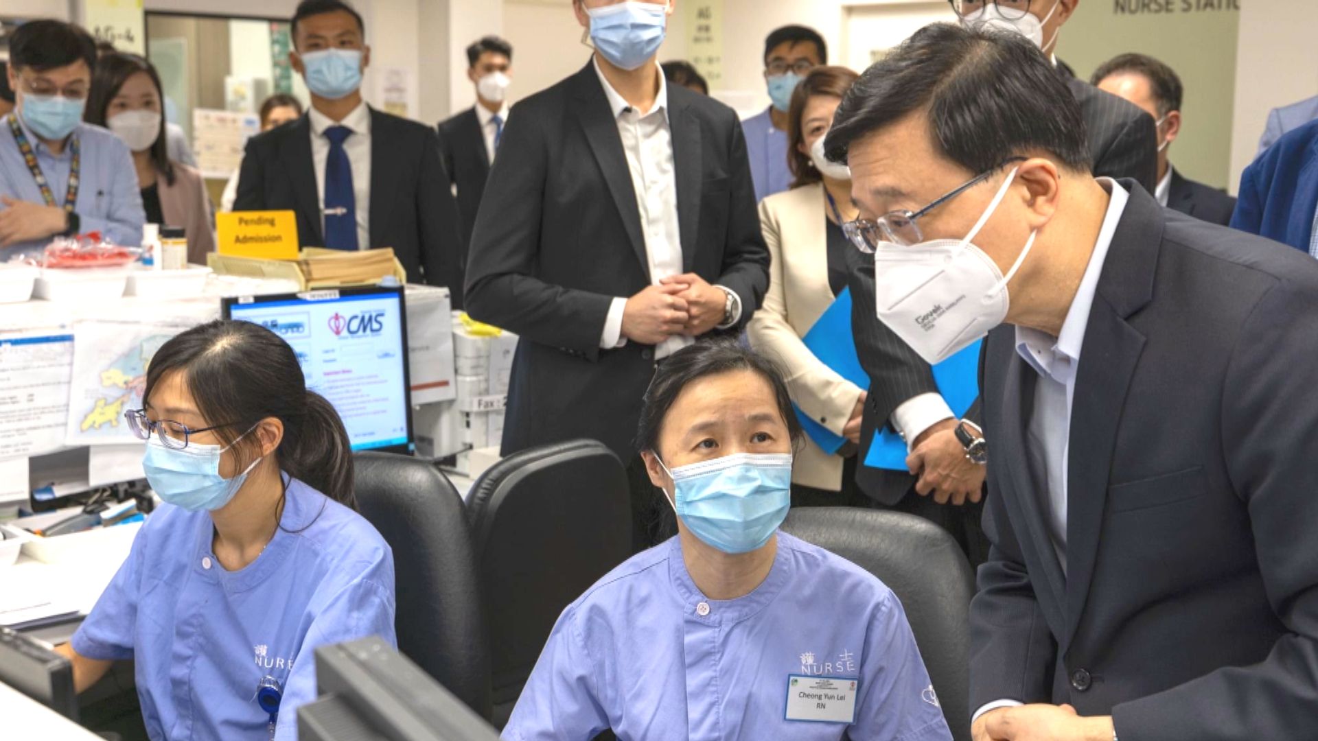 李家超視察醫管局新冠治療設施運作