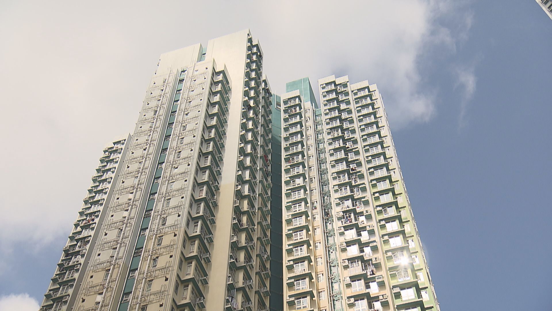 上年度42公屋戶涉擁內地物業　房署佔26宗需交回單位