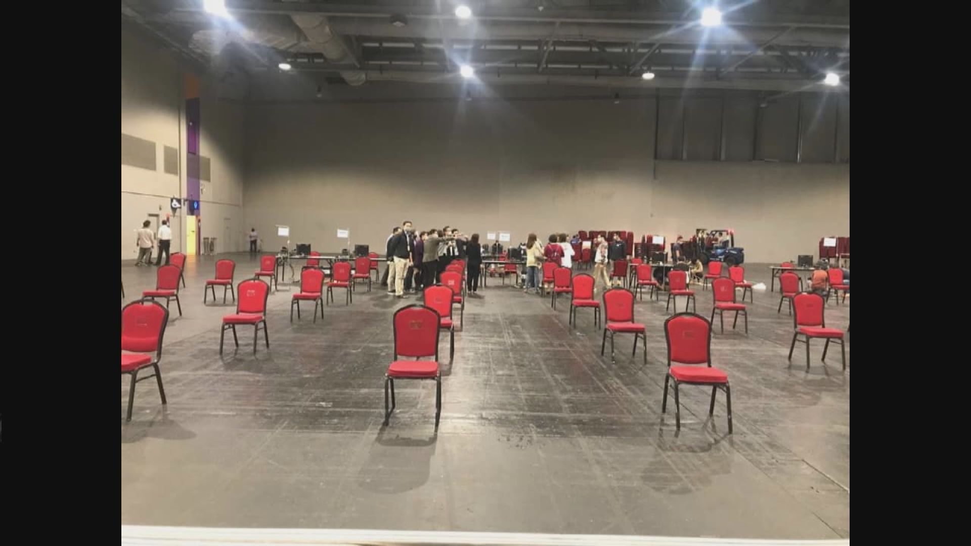 醫管局相信兩個臨時檢測中心能處理所有抵港人士