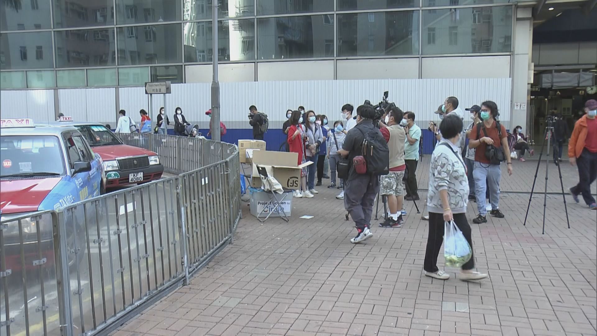 檢測承辦商流動隊到大圍及梅窩派樣本瓶