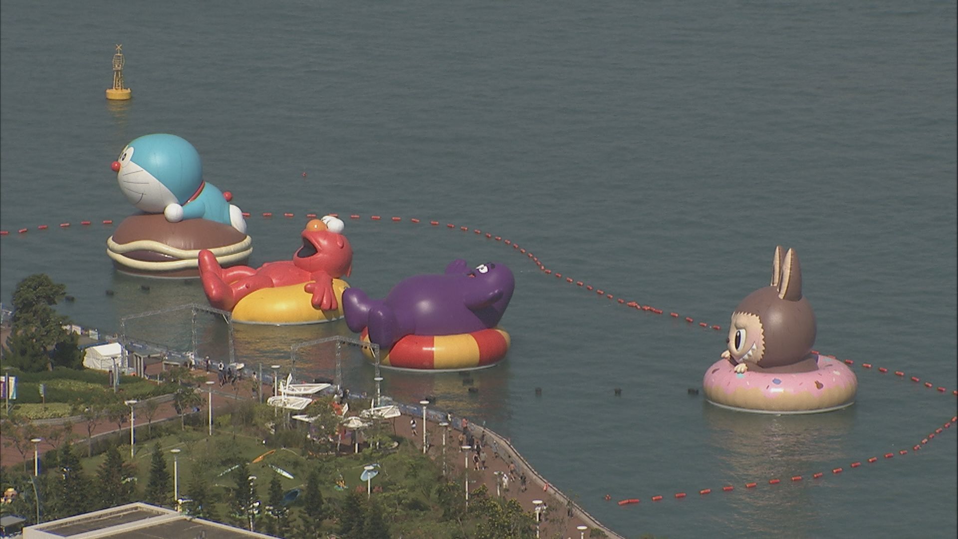 4個巨型充氣卡通雕塑一連八日在維港展出