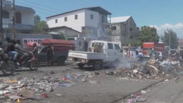 美國首架海地撤僑包機抵達邁阿密