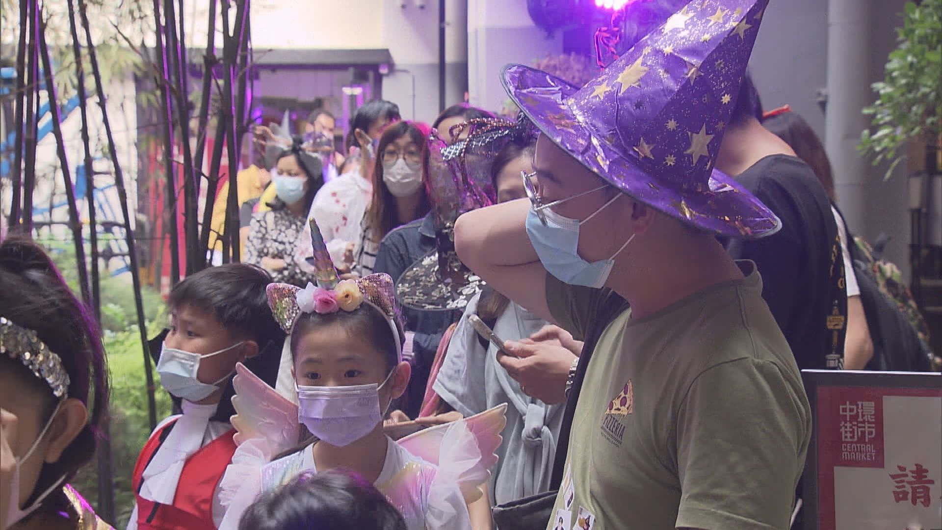 市民趁萬聖節前夕外出慶祝 