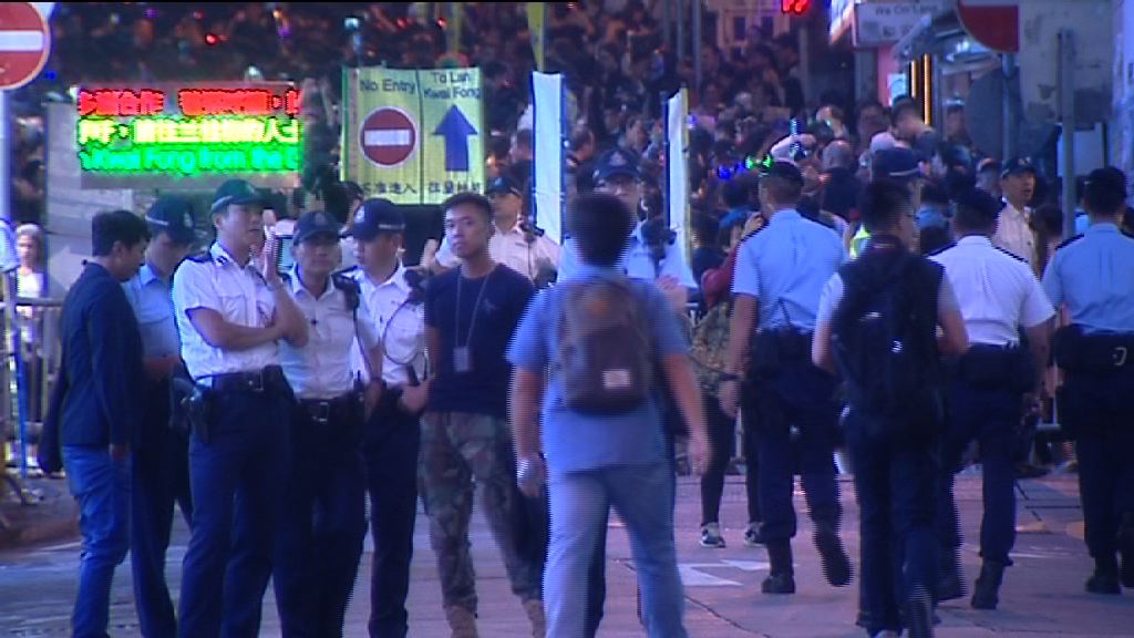 警方反恐特勤隊蘭桂坊一帶巡邏