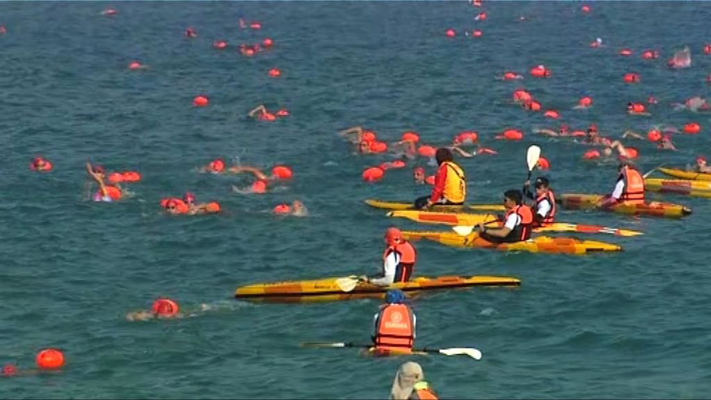 維港渡海泳　大會指有13名參賽者擦傷抽筋