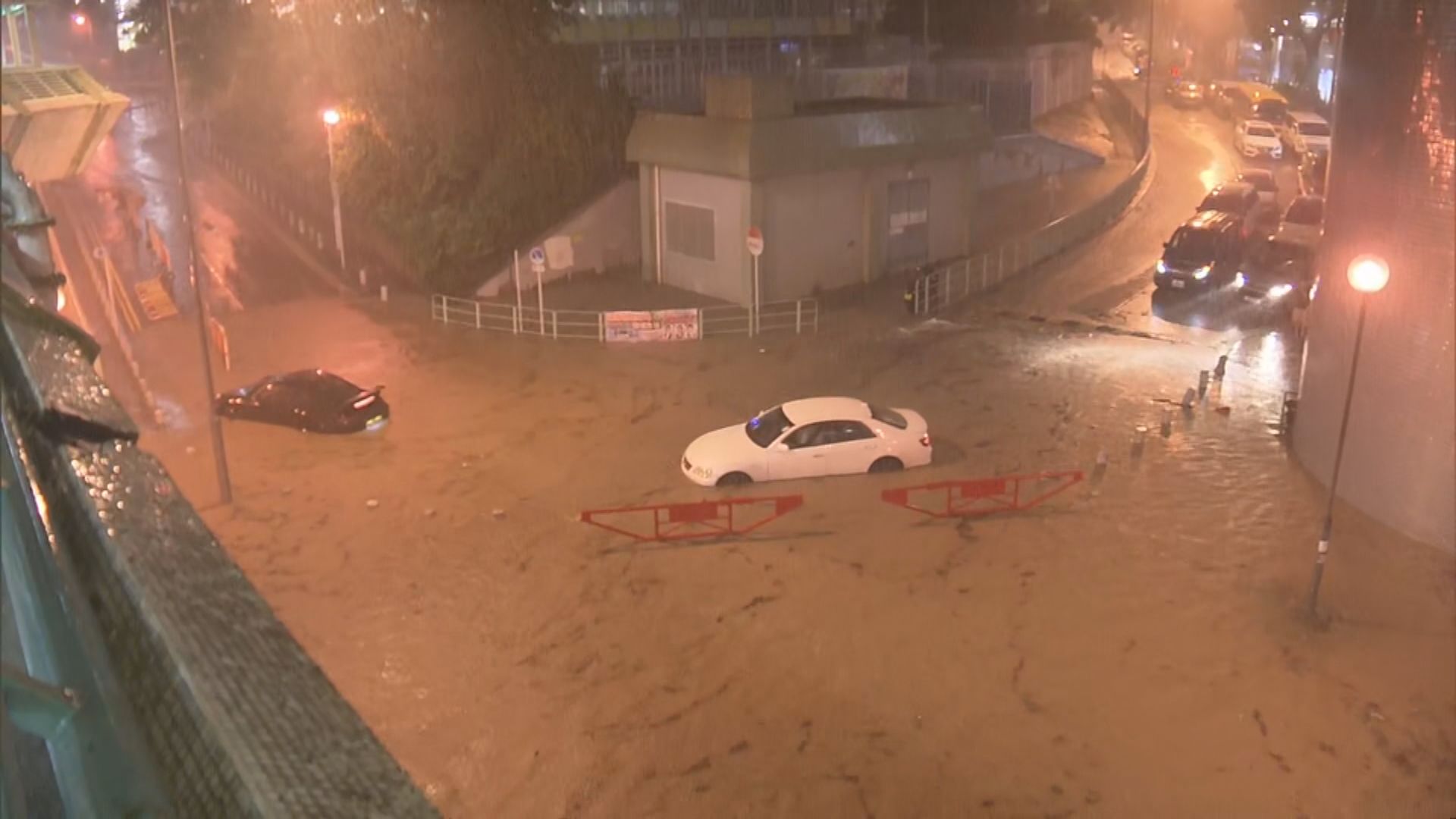 天文台發黑雨多區水浸 新界北港島東重災