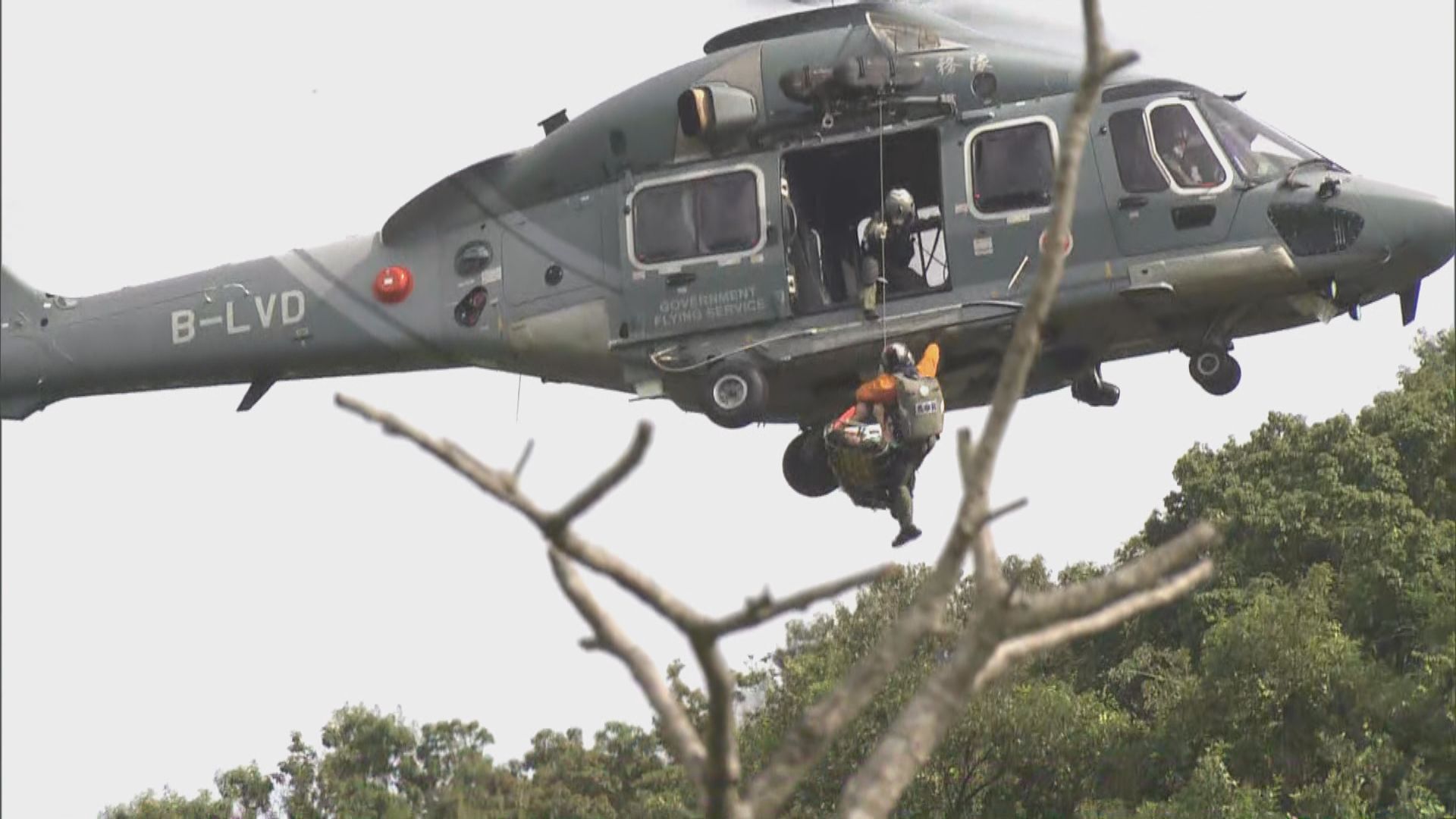 馬鞍山一男子墮瀑布受傷　由直升機送院