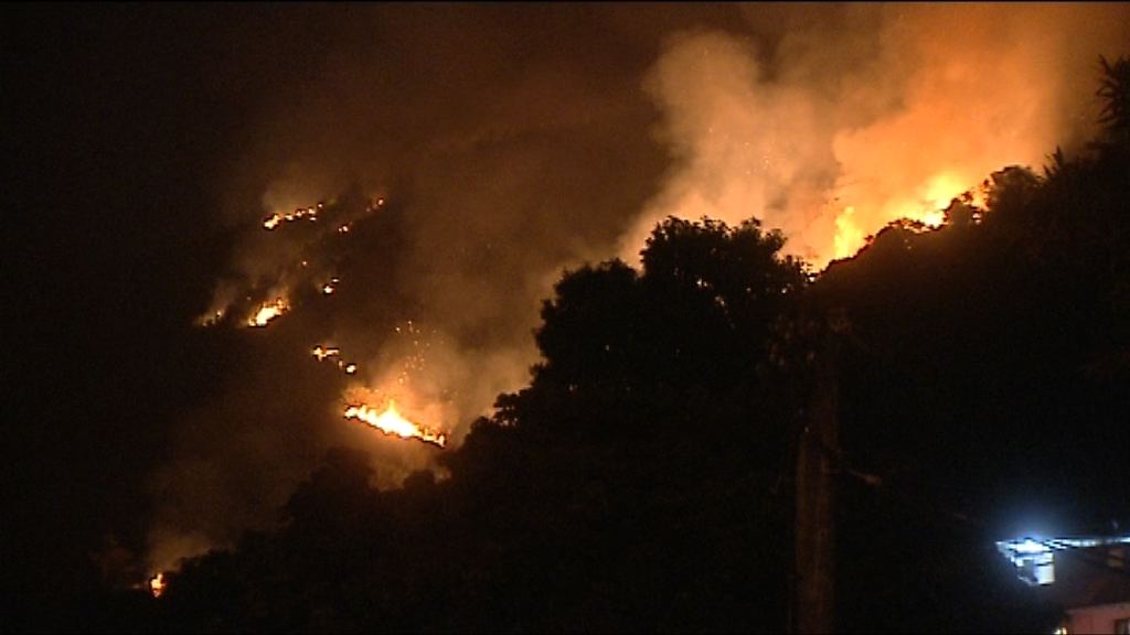 小瀝源山火焚燒逾一日仍未救熄