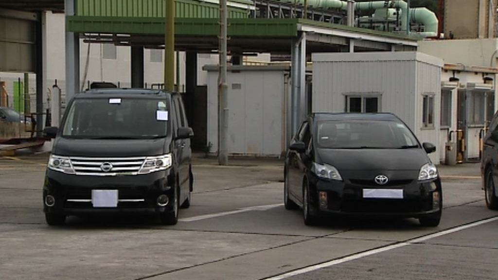 警方喬裝乘客拘4名白牌車司機