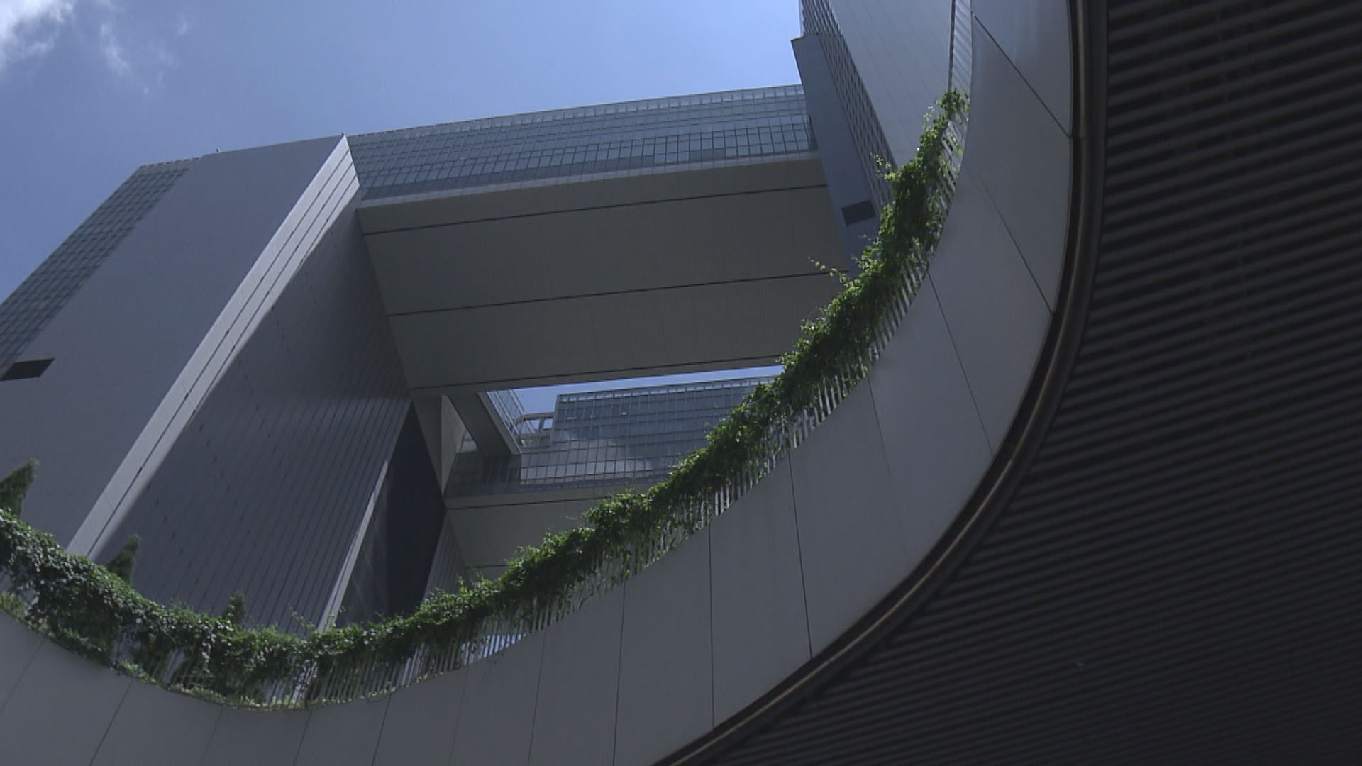 本港首五個月財政赤字2326億元