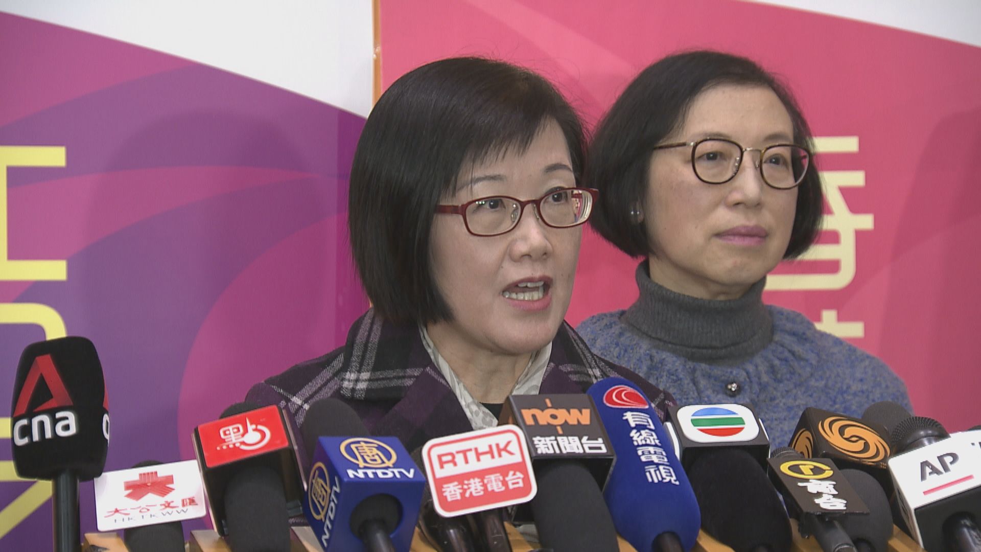 衞生署：高度懷疑確診個案同行家人無出現相關徵狀