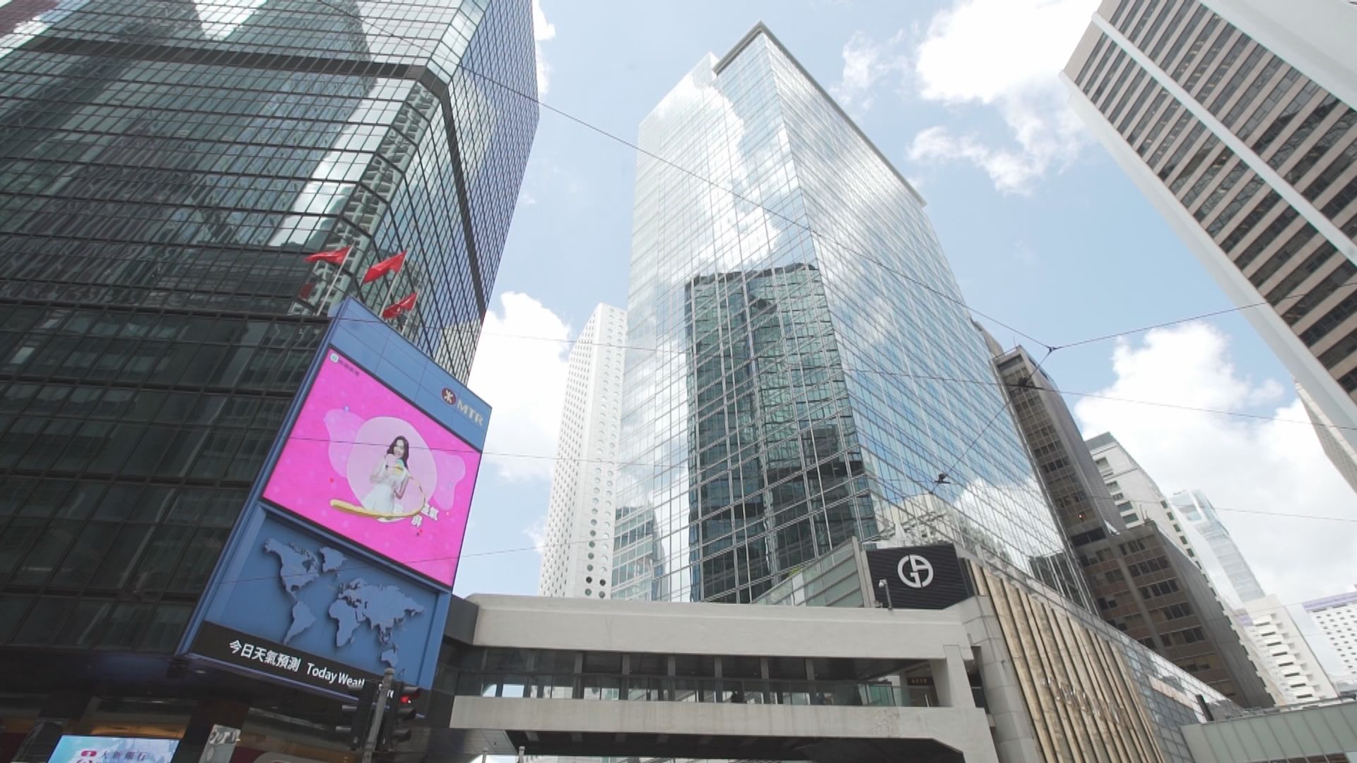 政府容許完成接種疫苗金融機構高層免強檢