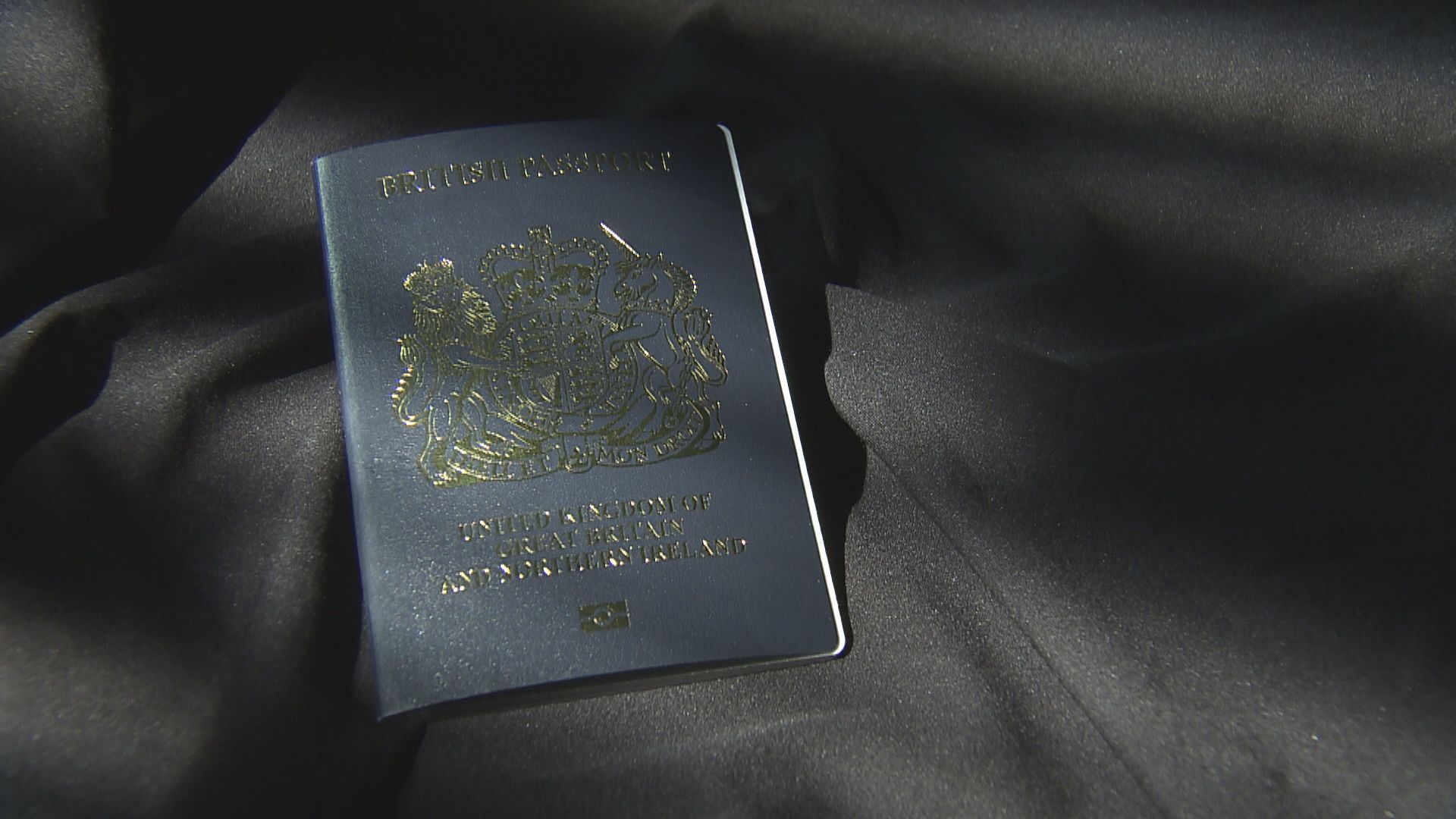 英國國會要求英政府向本港年輕人提供居留渠道