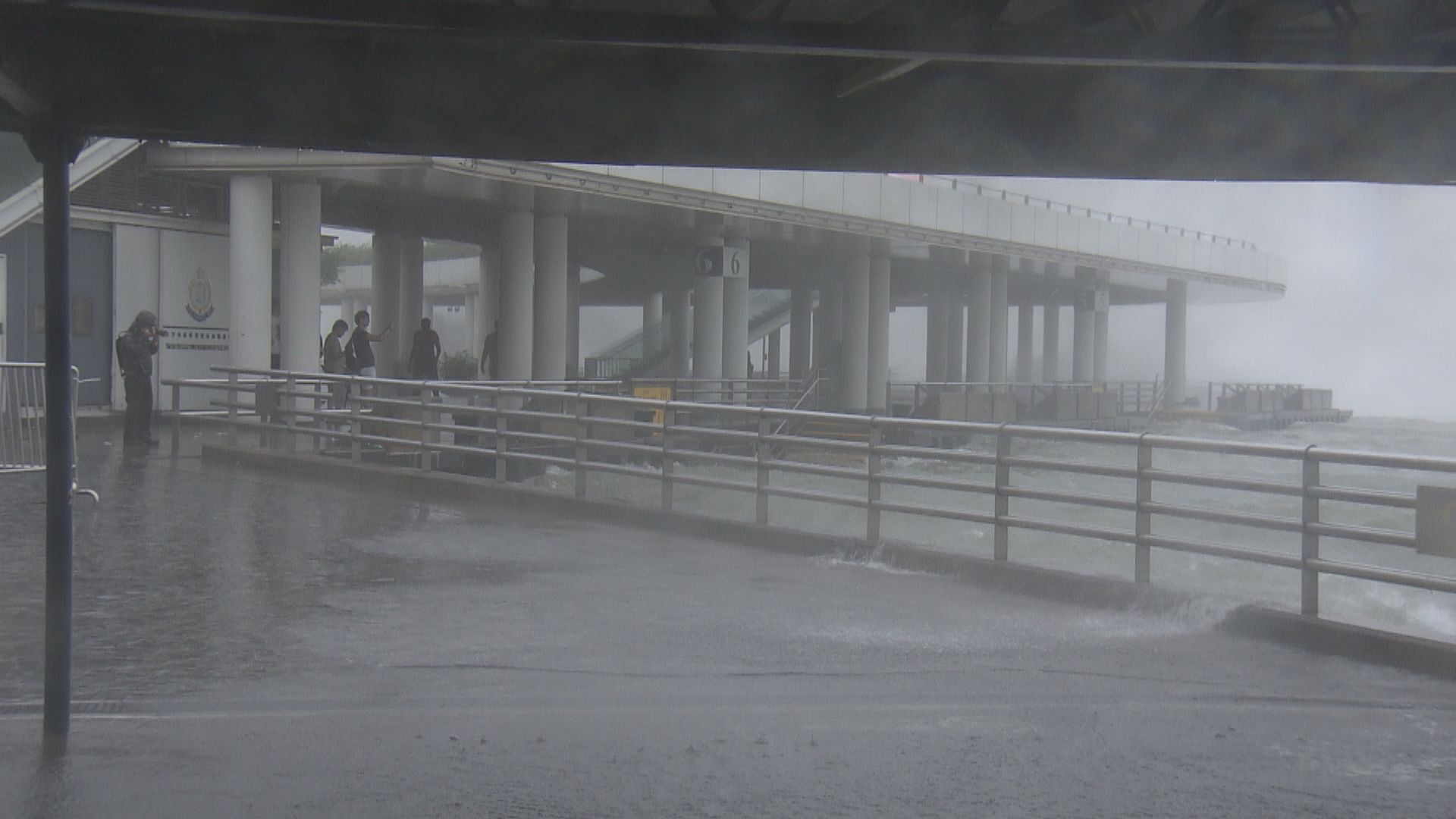 港交所就惡劣天氣下開市展開諮詢