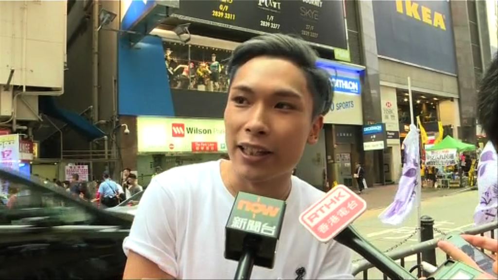 學聯在支聯會六四燭光集會外設街站籌款