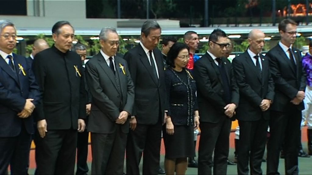 夜馬開跑前馬場默哀悼大埔車禍死者