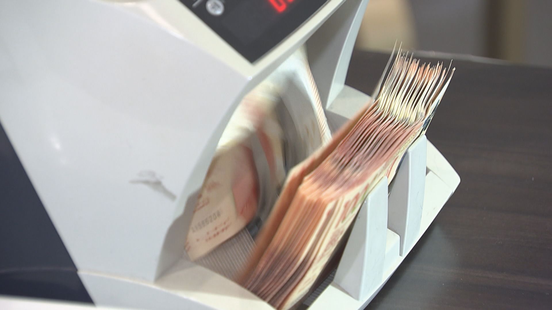 金融管理局今早入市　沽出3.88億港元