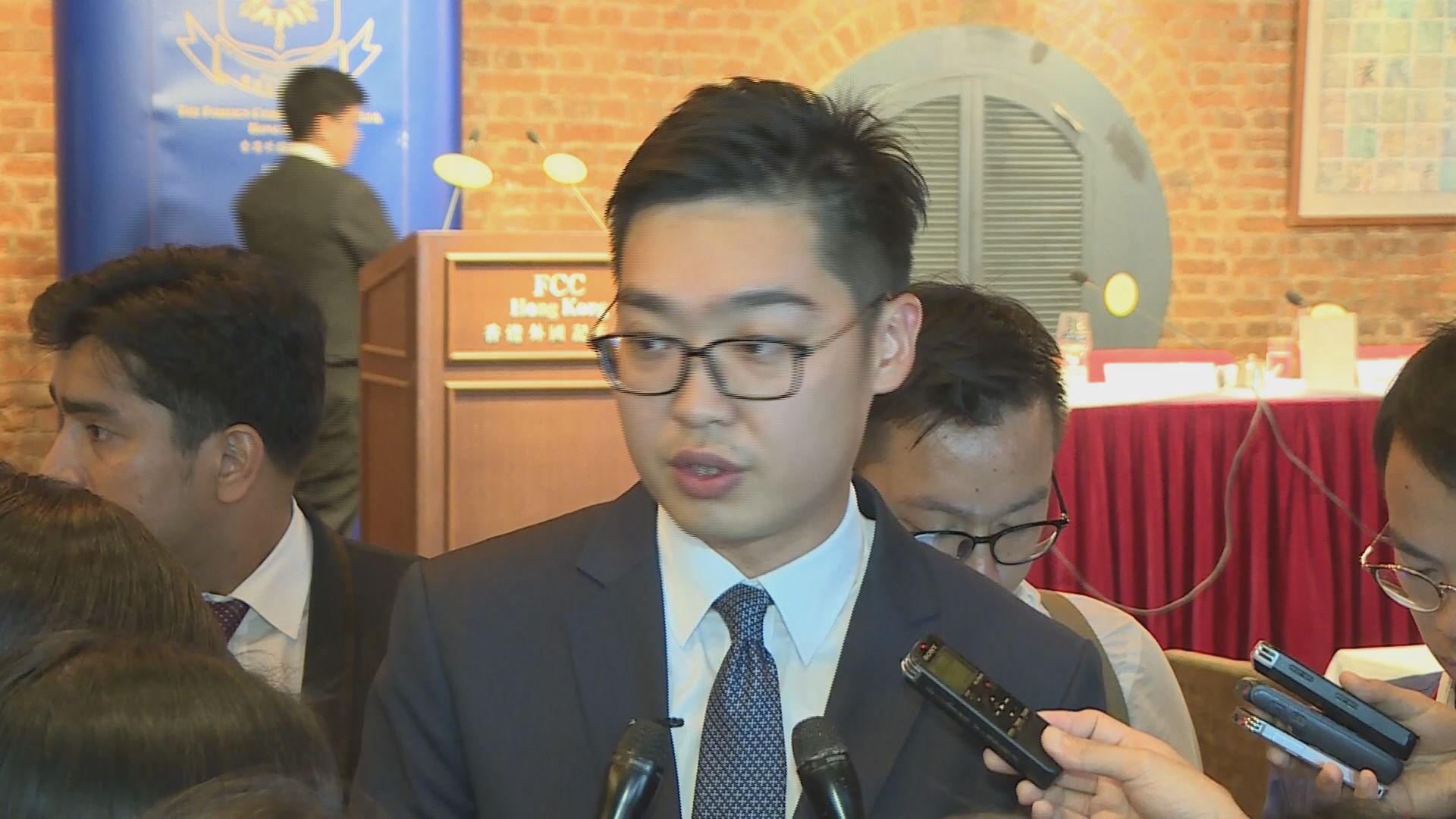 陳浩天：未決定會否在限期前回覆政府