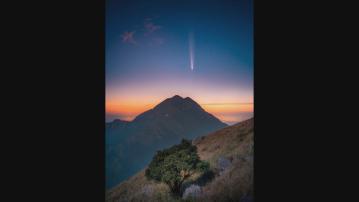 6萬年一遇彗星掠地球　本月26日前可觀賞