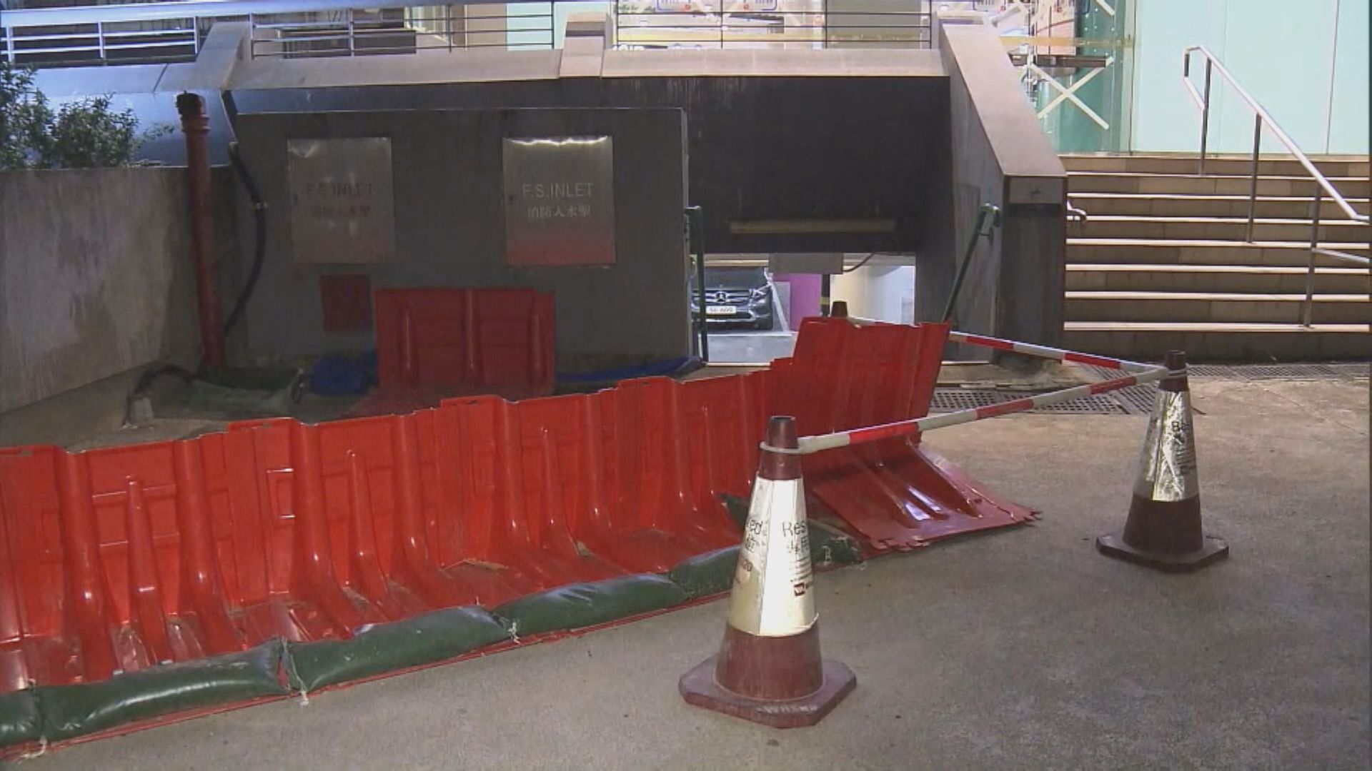 三號信號至少維持至明早6時 環翠停車場水泵沙包陣布防
