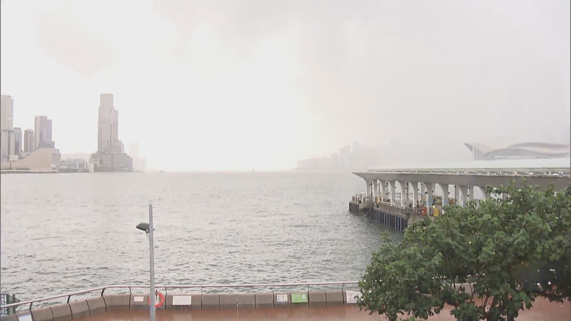 打風｜天文台：三號強風信號日間維持　視乎塔巴強度評估是否改發更高信號