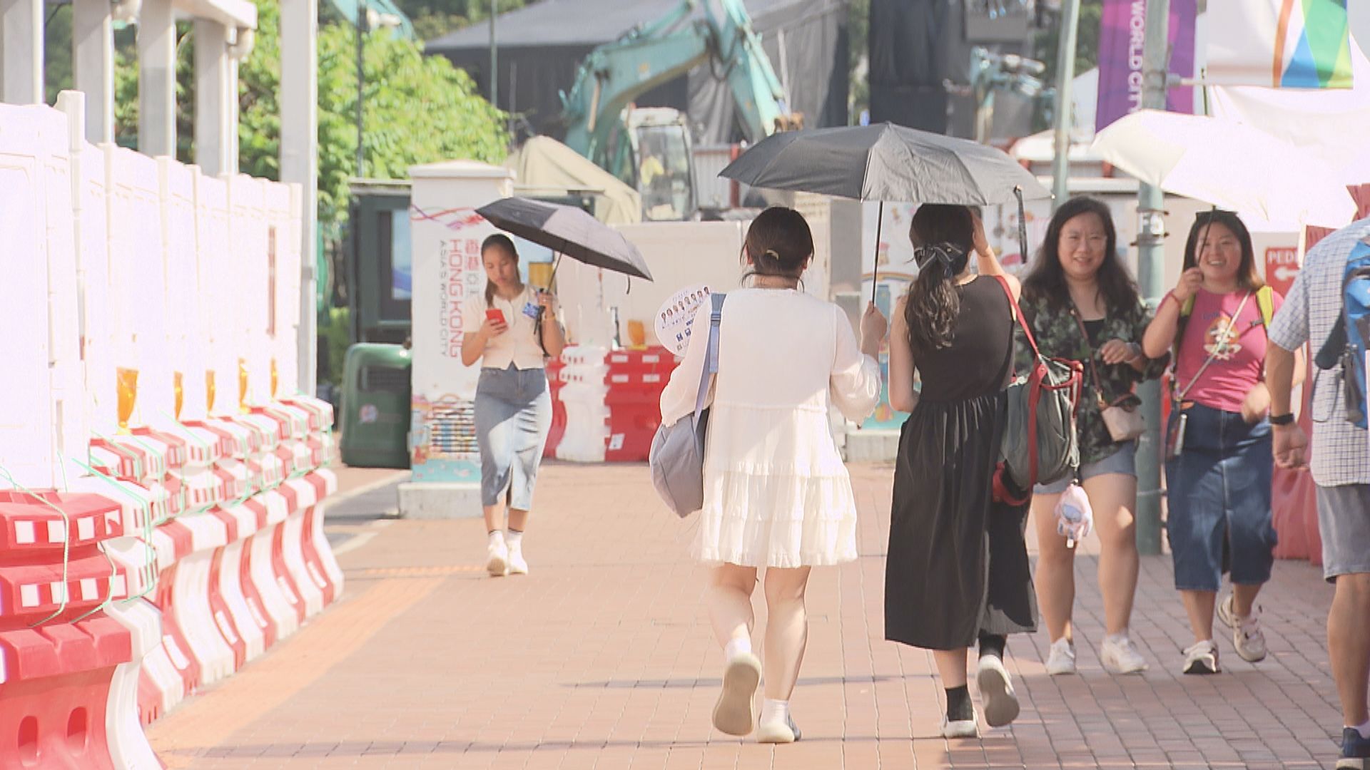 天文台指南海廣闊低壓槽可能有低壓區發展　本周中後期驟雨增多　風勢較大