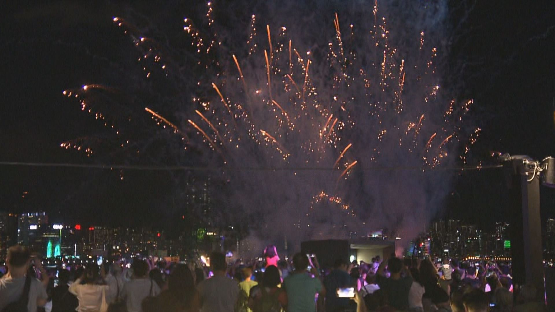 「樂聚維港嘉年華」第二晚在灣仔海濱舉行