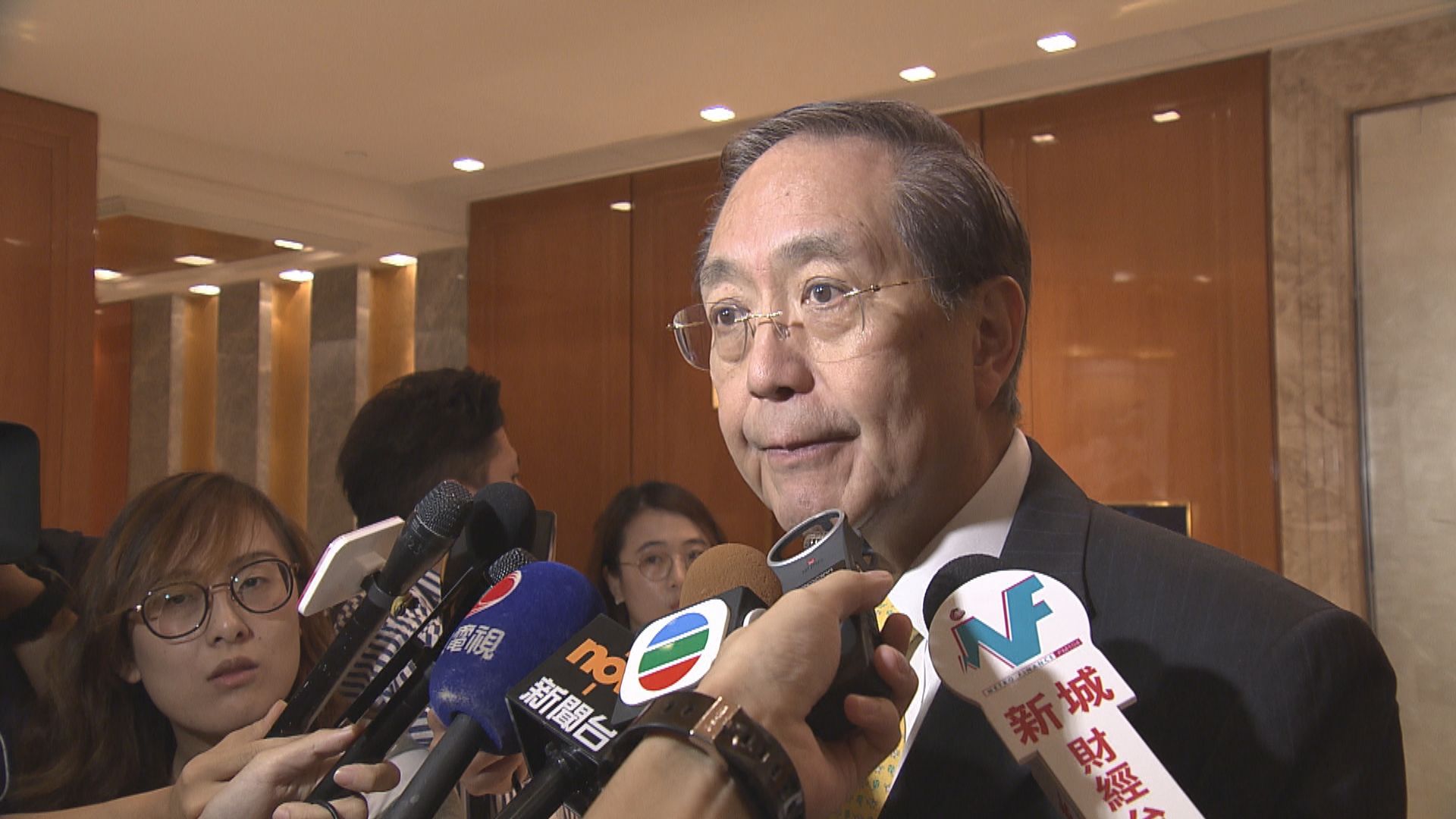 李國章等三人獲港大頒授名譽博士