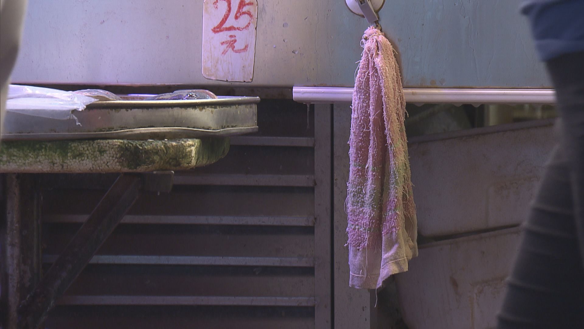 袁國勇建議街市攤檔以紙巾替代共用毛巾以避免交叉感染