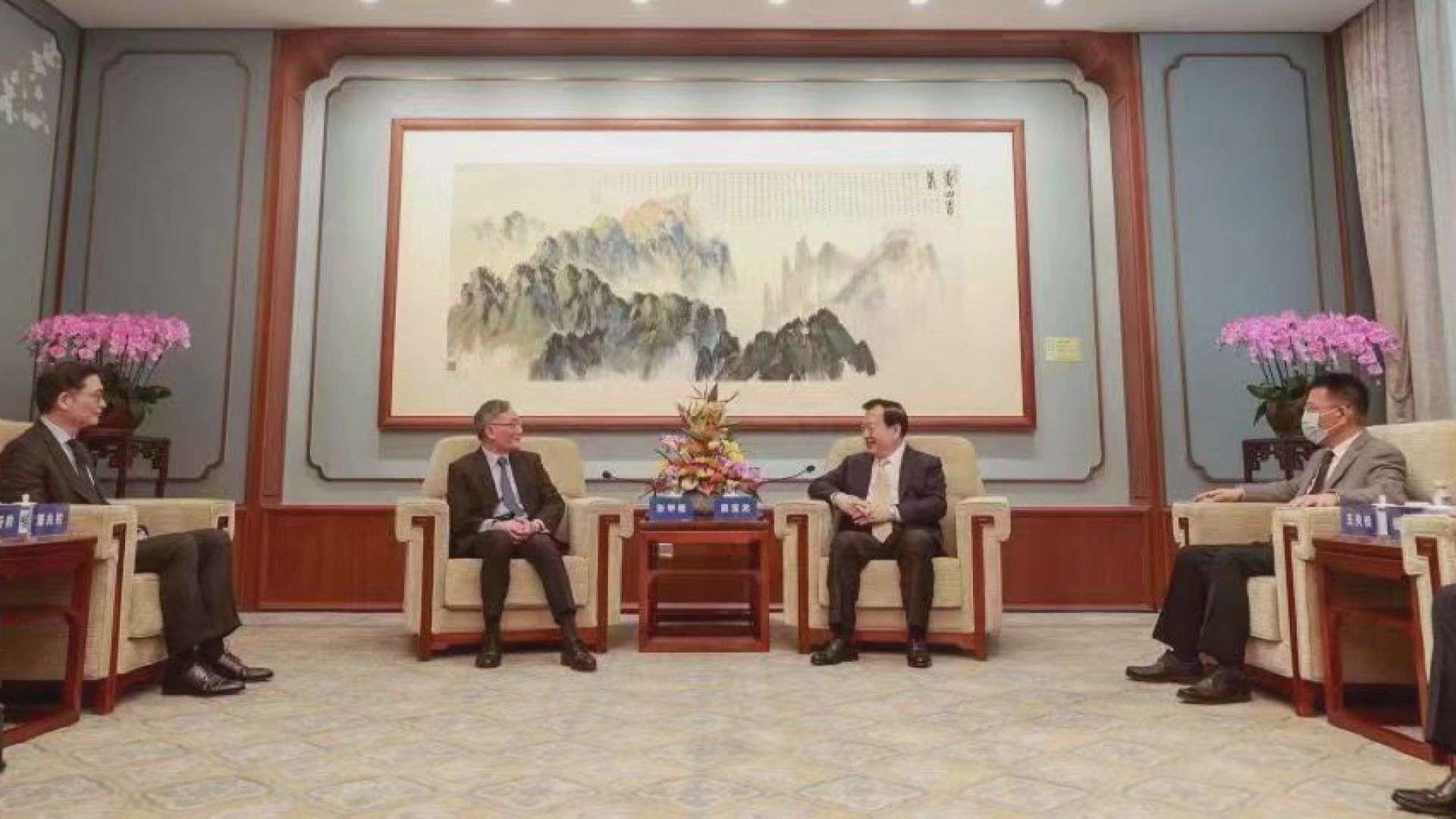 夏寶龍:中央支持司法機構依法獨立行使審判權 不受外部勢力干涉