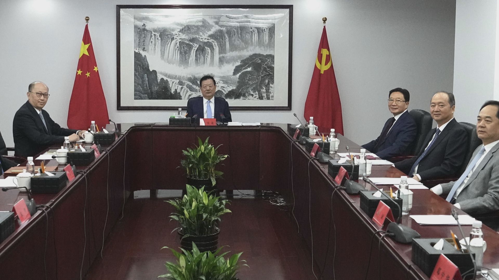 夏寶龍以中央港澳辦主任身份主持會議　周霽任中央港澳辦常務副主任