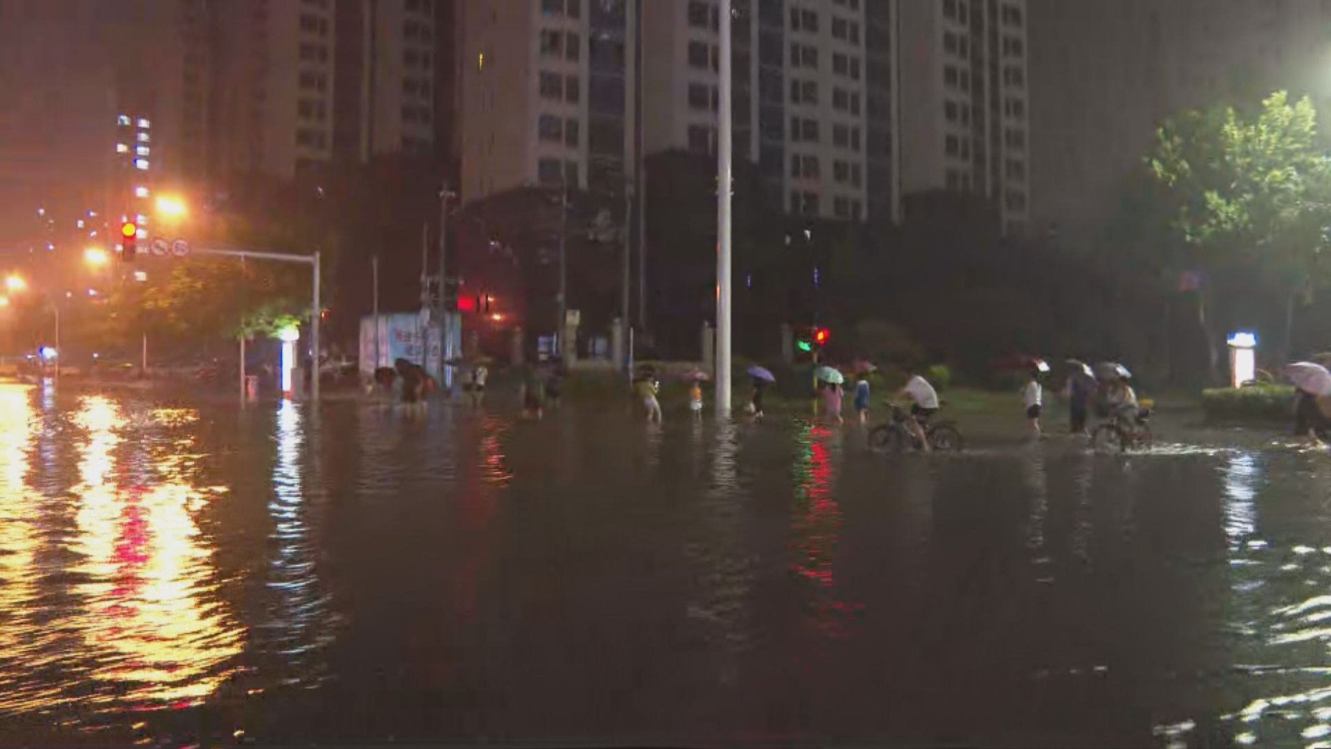 河南安陽市多處水浸　有市民與父親失聯